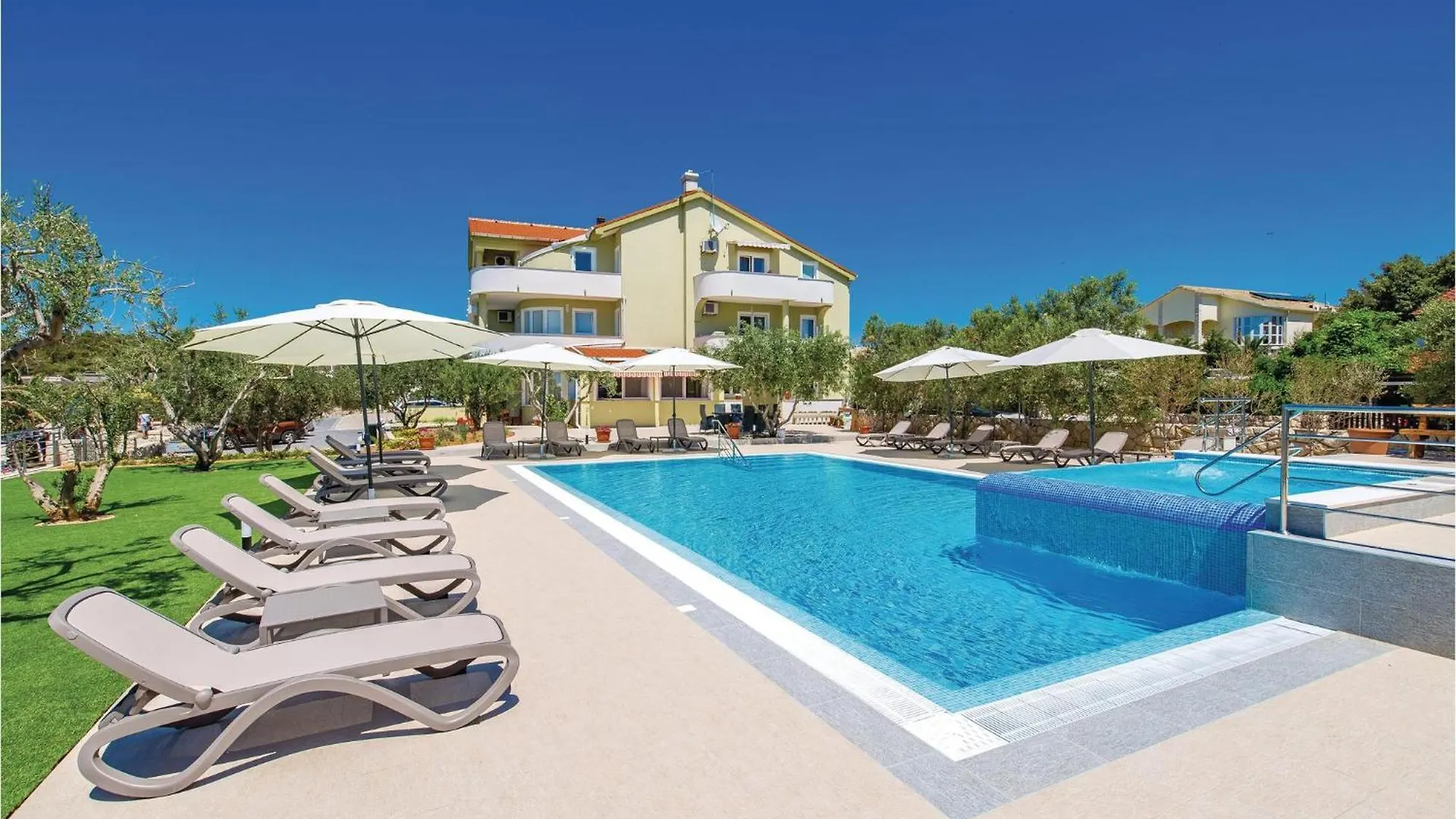 Nice Apartment In Povljana With House Sea View